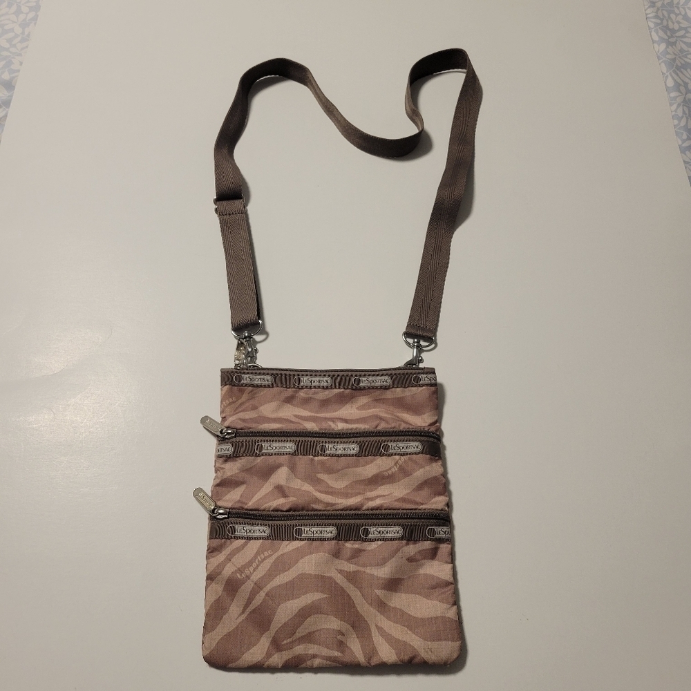 Lesportsac crossbody bag. - Picture 2 of 12